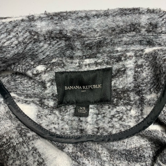 Banana Republic checkered trench coat - Picture 4 of 4